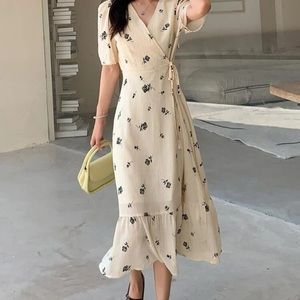 Floral Print Puff Sleeve Tie
Side Wrap Dress